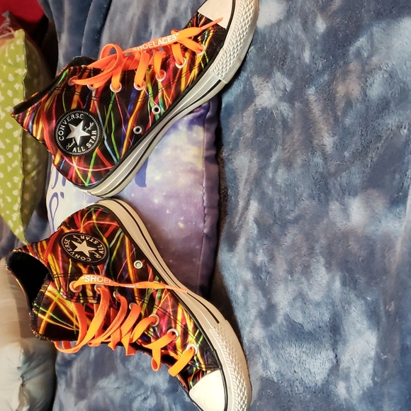 Chuck Taylor Converse - Picture 4 of 6